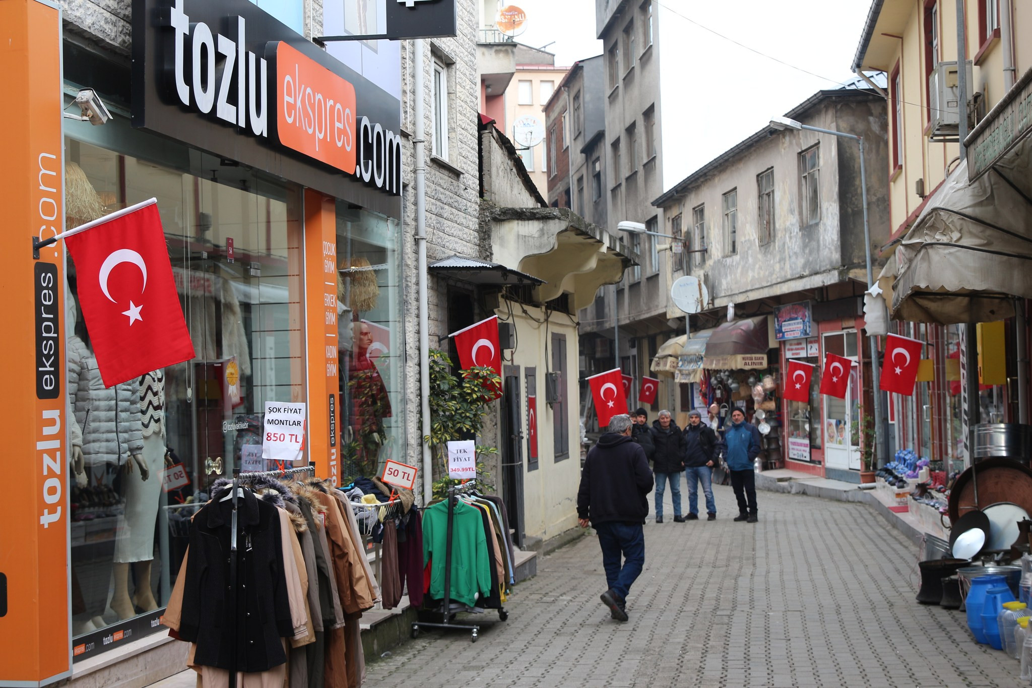 Vakfıkebir’de Bayrak Seferberliği
