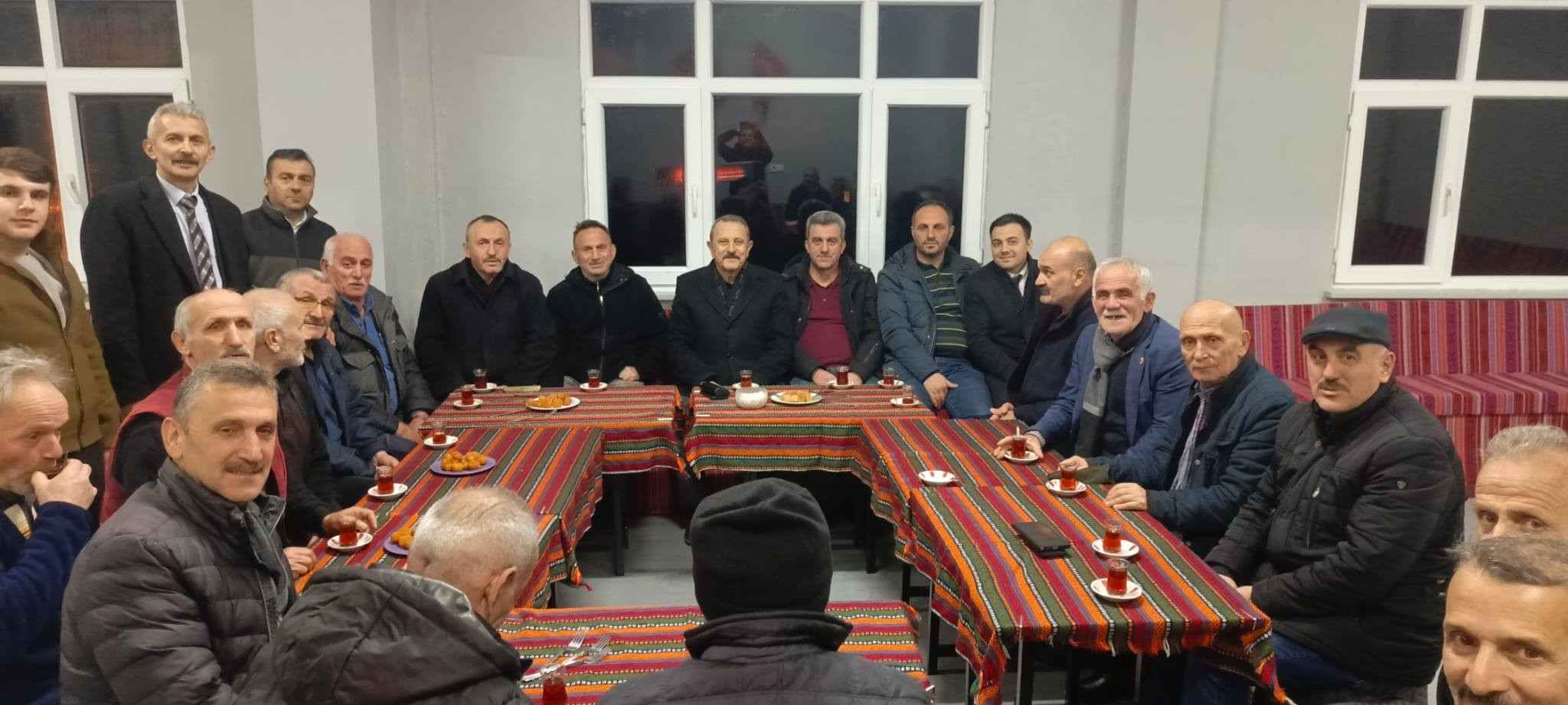 İlyaslı Mahallesinde İftar Programı Düzenledi 