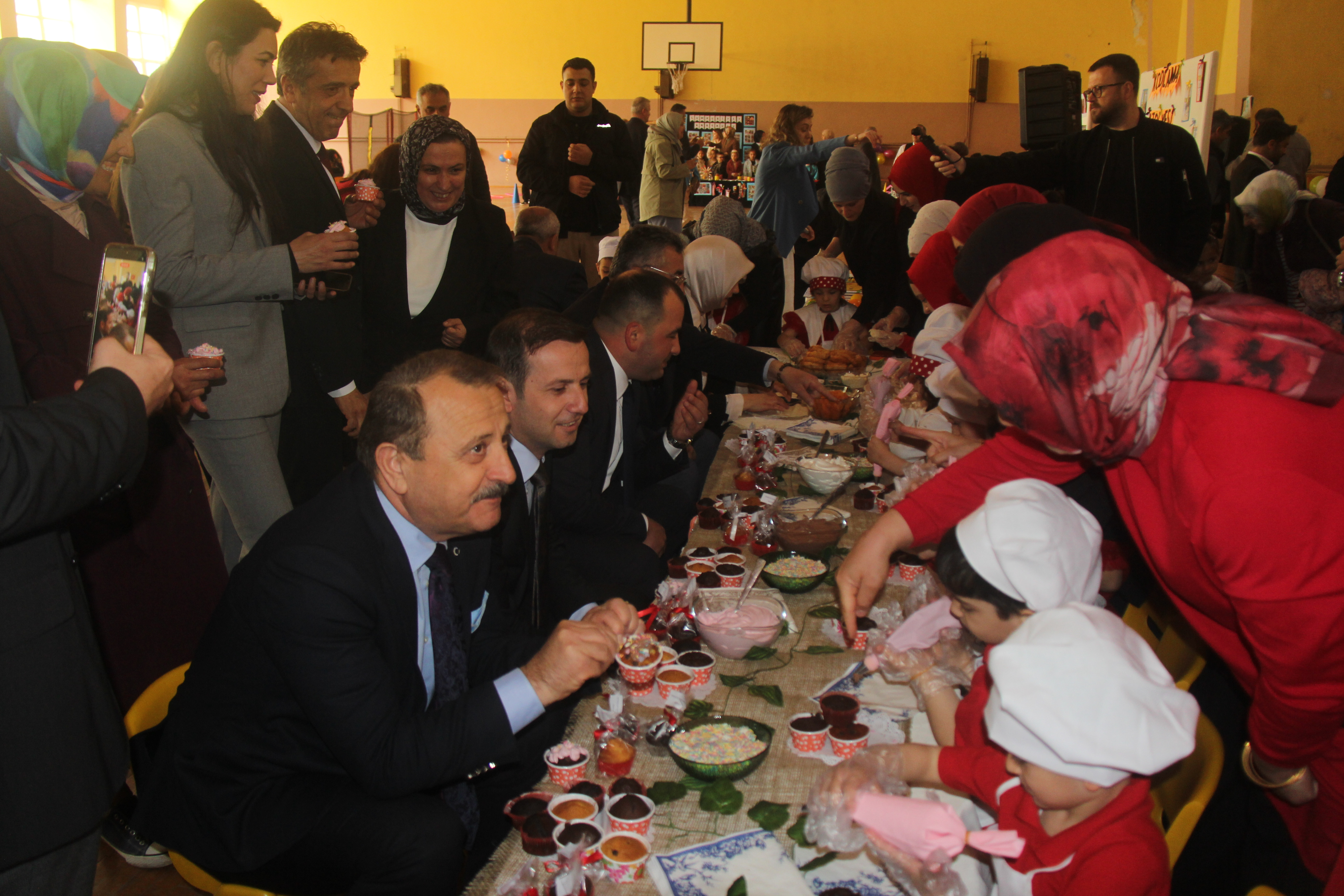 Ellerim Küçük, Hayallerim Büyük” 