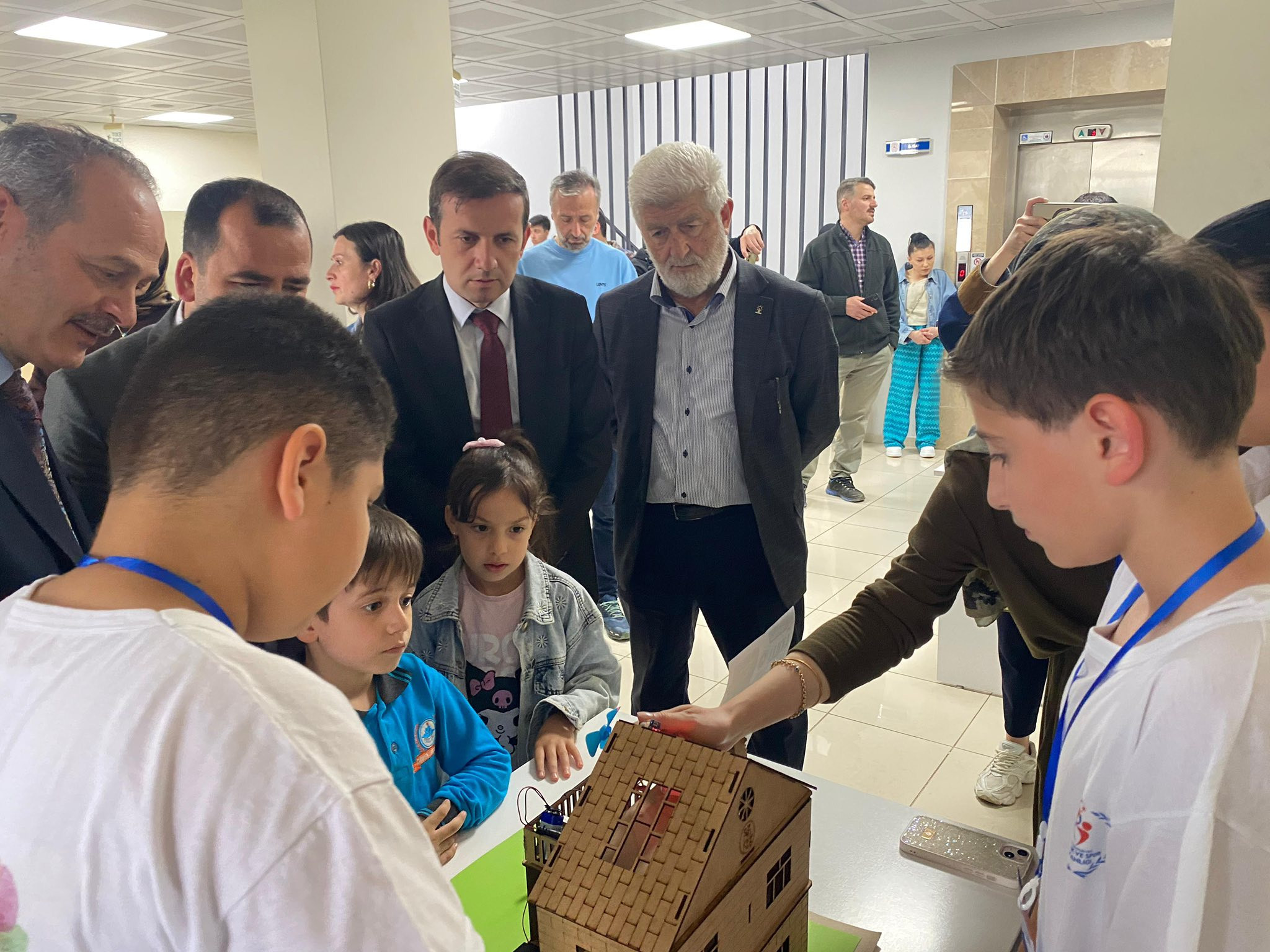 Robotik Kodlama Ve El Sanatları Sergisi Nefesleri Kesti