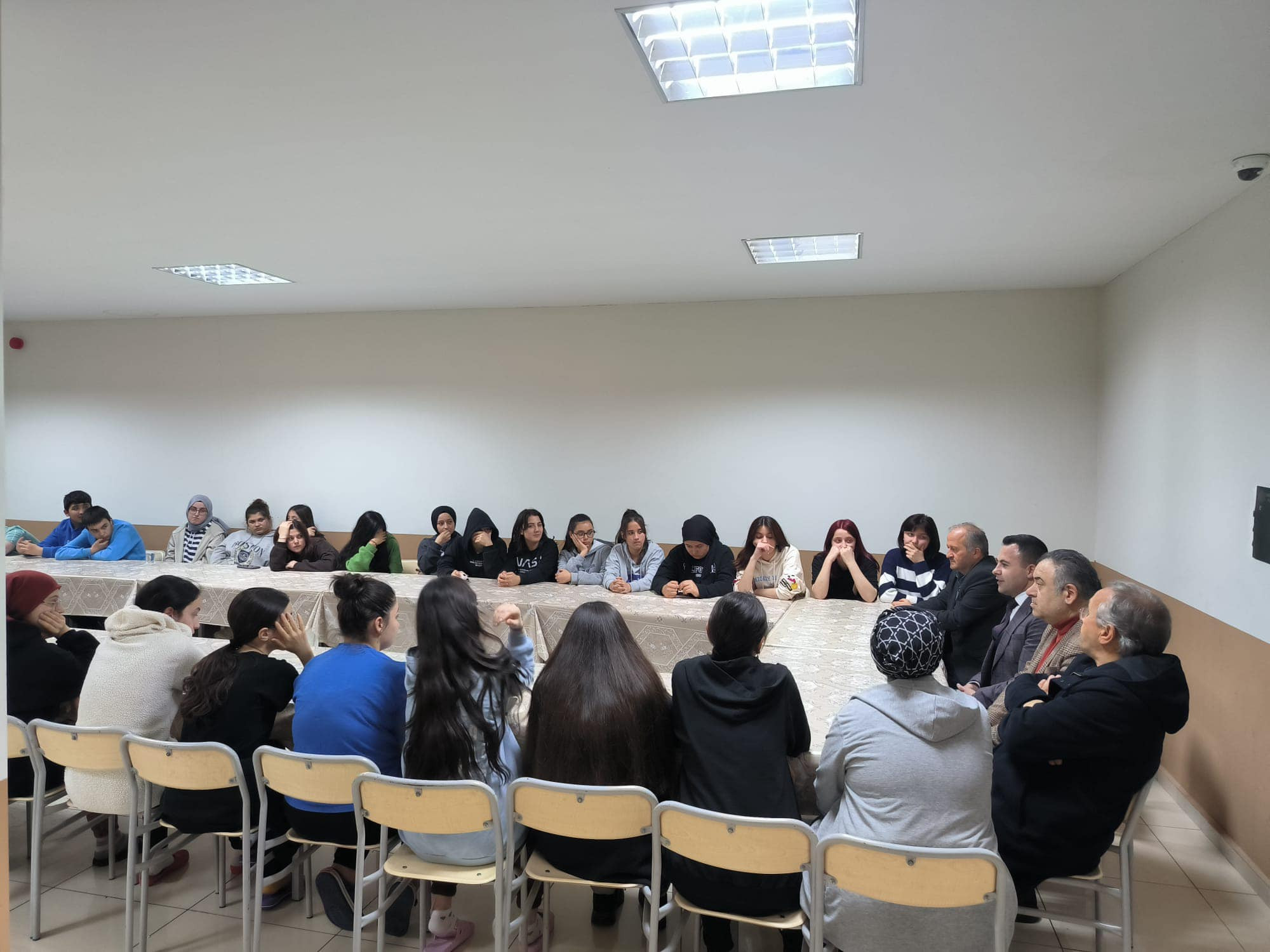 Öğrencilerle İftar Ettiler