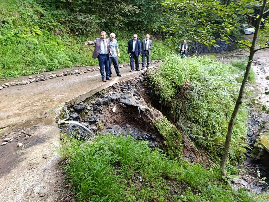 Heyelanların temizlenmesi çalışmaları devam ediyor