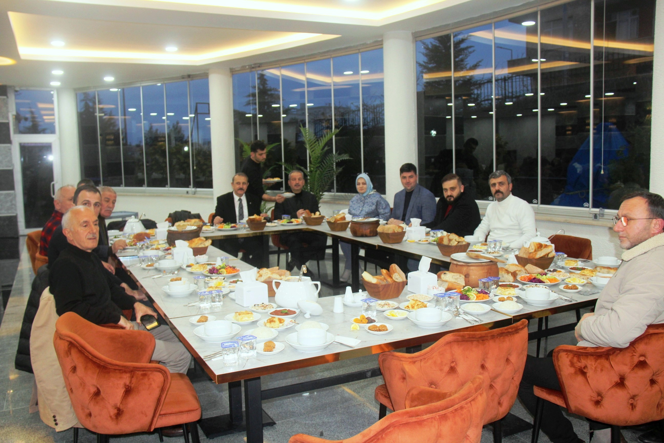 Başkan Koçal, Meclis Üyeleri İle İftar Yaptı