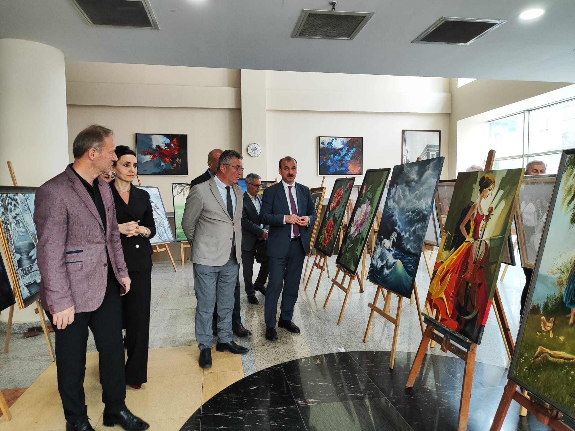 Fotoğraf ve Yağlı Boya Resim Sergisi Büyüledi