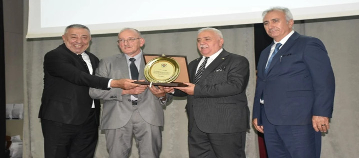 Gazeteci Özcan’a Yerel Basın Ödülü 