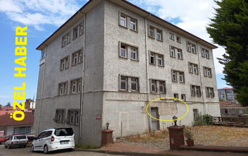 Eski Özel İdare Binası Çürümeye Terk Edildi