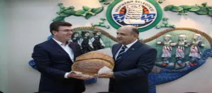 Bakan Işık Ekmeğin Anavatanı Vakfıkebirden Çatı Adayına Çattı