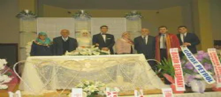Elif ile Ömer Mutluluğa Yelken Açtılar