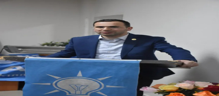 Salih Cora, başvurusunu AK Parti Genel Merkezi'ne yaptı. 