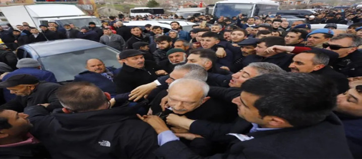 CHP Lideri Kılıçdaroğlu'na şehit cenazesinde saldırı