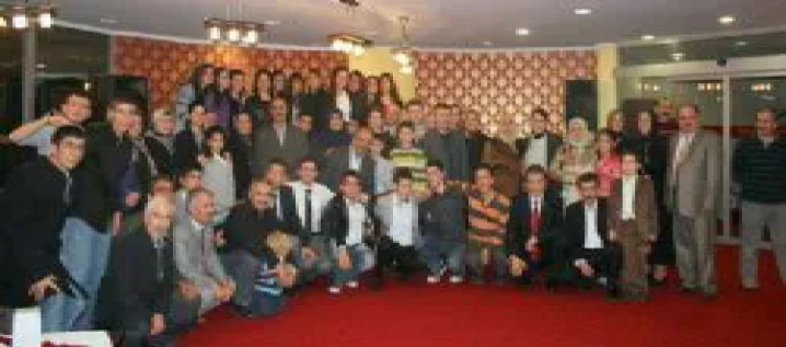 OKULA AKILLI TAHTA HEDİYE ETTİ
