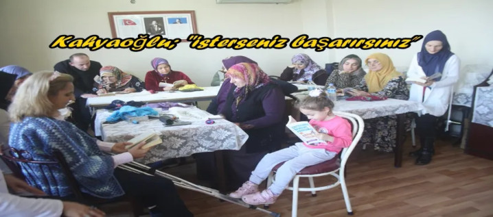 Annelerine eşlik ediyor.!