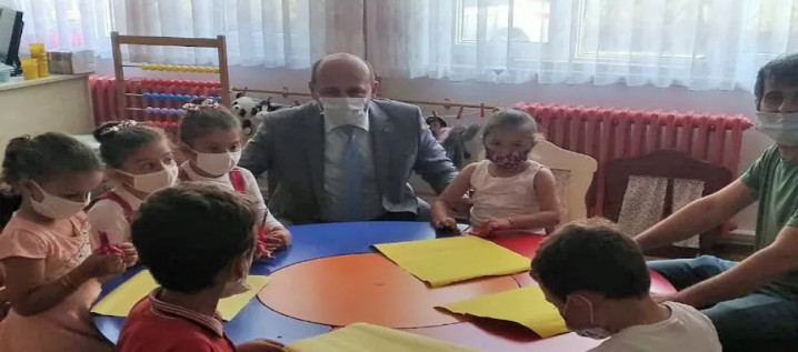 Aksoy, okul ziyaretlerine başladı