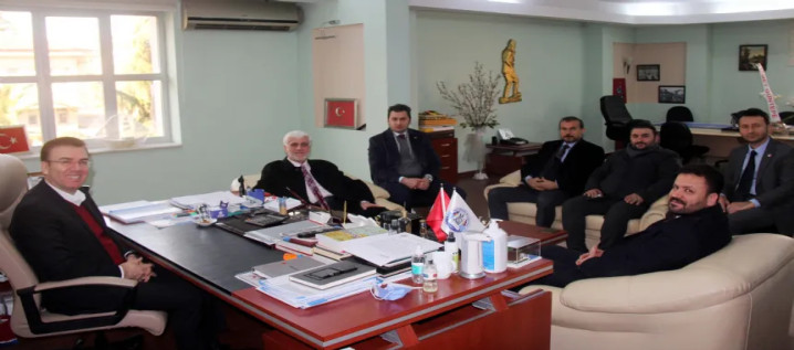 ‘Milli Kaynak Paketlerimiz’ kitabı hediye etti