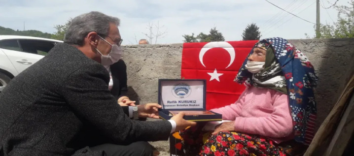 Başkan Asırlık Anneleri Unutmadı