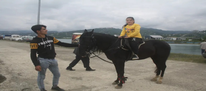 Beşikdüzü  Rahvan At Yarışları Yapıldı