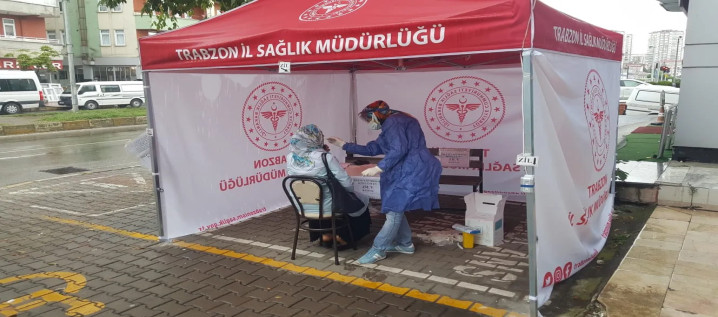 Toplum Sağlığı Merkezi Önünde PCR Test Çadırı Hizmete Girdi
