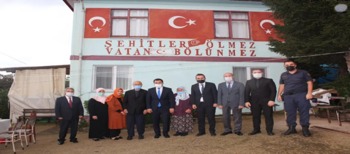 Kaymakam Dr. Uzan, ayağının tozuyla!