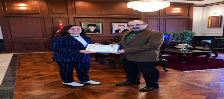 Son Başarı Belgesini Vali Ustaoğlu’ndan Aldı