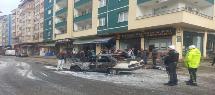 Seyir Halindeki Özel Otomobil Tamamen Yandı!