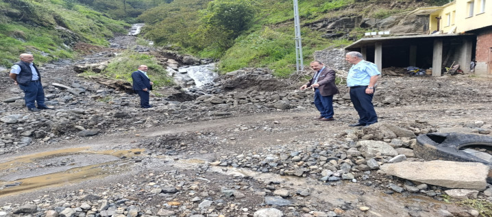 Heyelanların temizlenmesi  çalışmaları devam ediyor