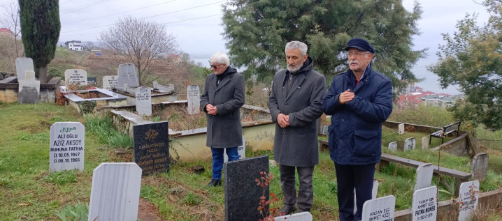 Duayen Gazeteci/yazar, Karikatürist Hikmet Aksoy Ölümünün 5. Yılında Kabri Başında Anıldı